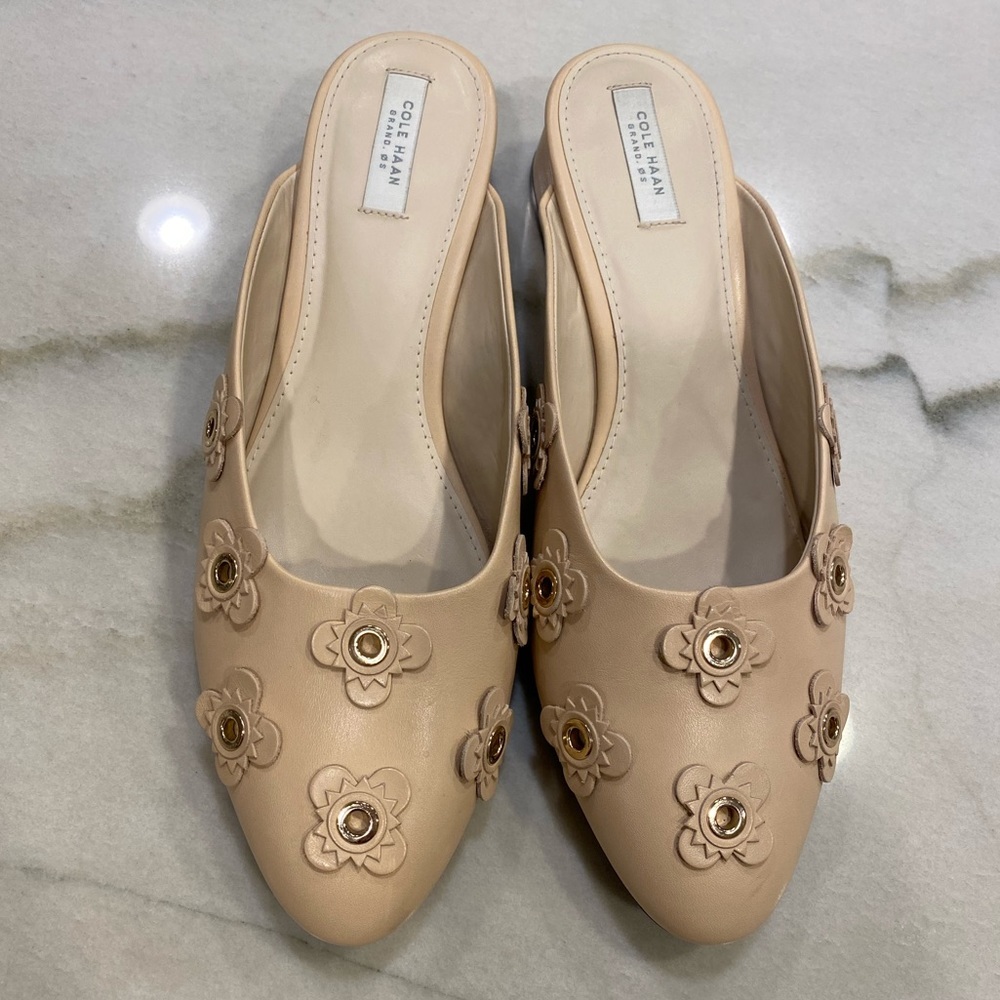 Cole Haan Mules Size 9 Beige Floral Embellished Mules - Picture 2 of 13